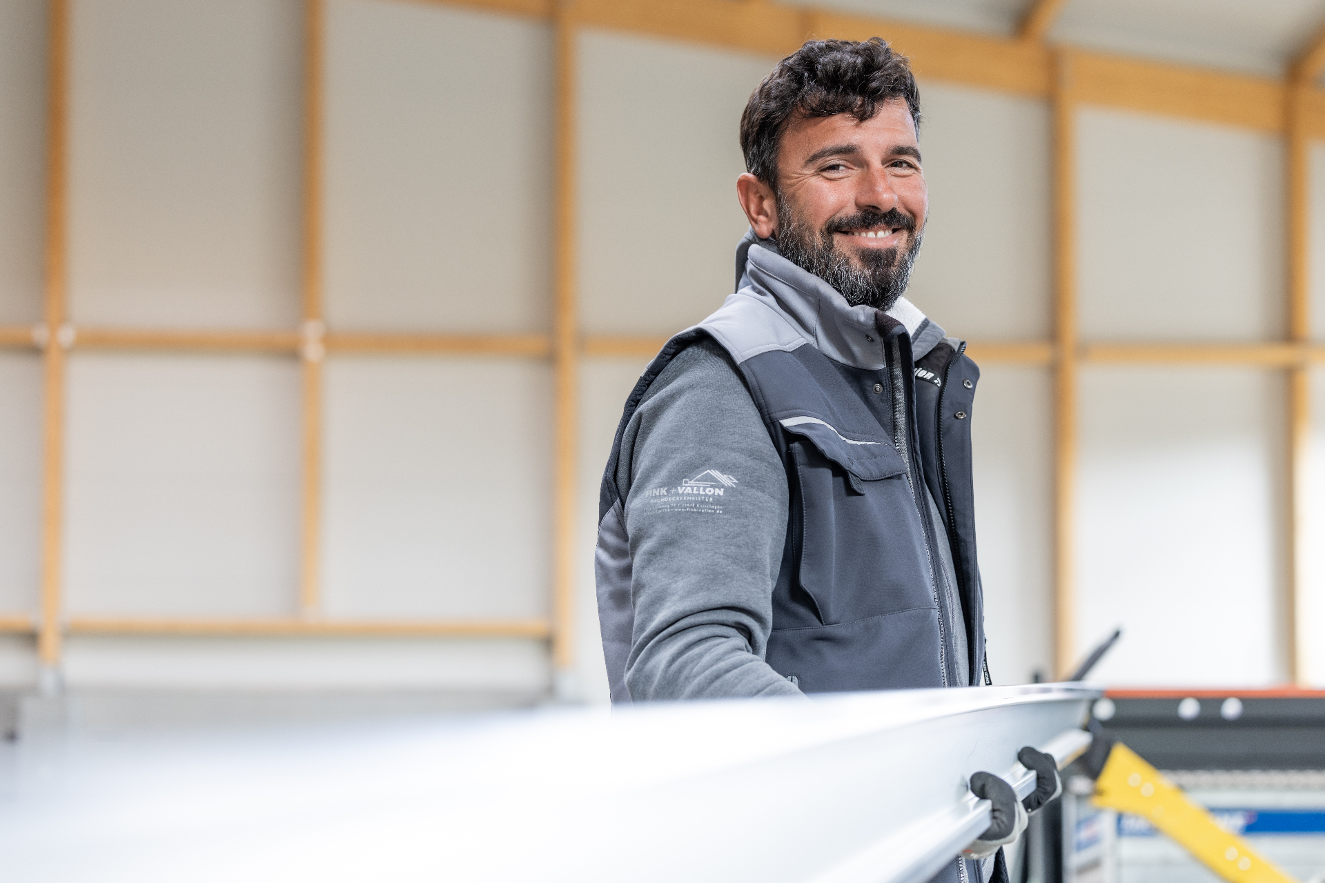 Fabian Hack im Handwerksbetrieb — nahbar und auf Augenhöhe